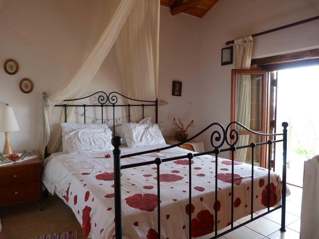 The Garden Villas Maleme  Room photo